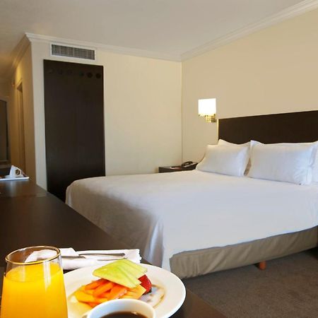 Fiesta Inn Toluca Centro Εξωτερικό φωτογραφία