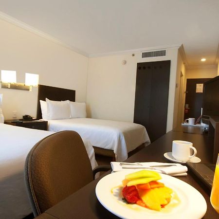 Fiesta Inn Toluca Centro Εξωτερικό φωτογραφία