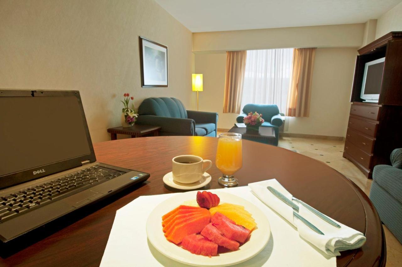 Fiesta Inn Toluca Centro Εξωτερικό φωτογραφία