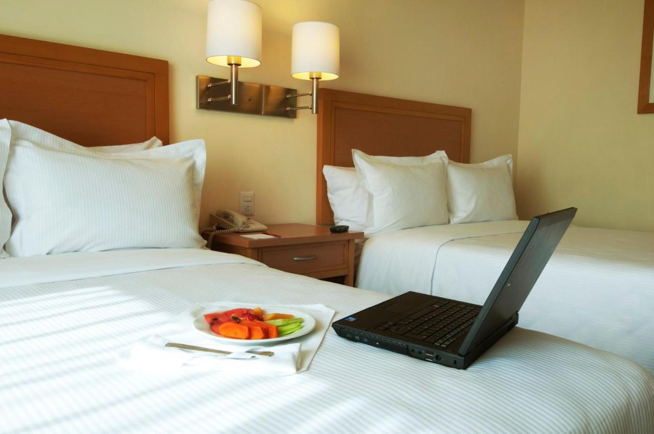 Fiesta Inn Toluca Centro Εξωτερικό φωτογραφία
