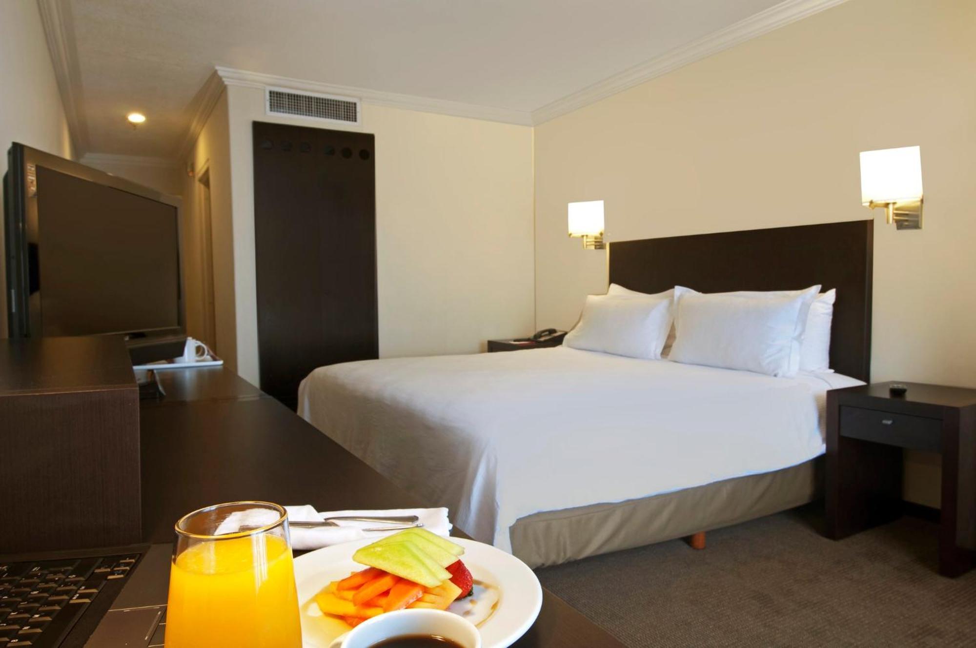 Fiesta Inn Toluca Centro Εξωτερικό φωτογραφία
