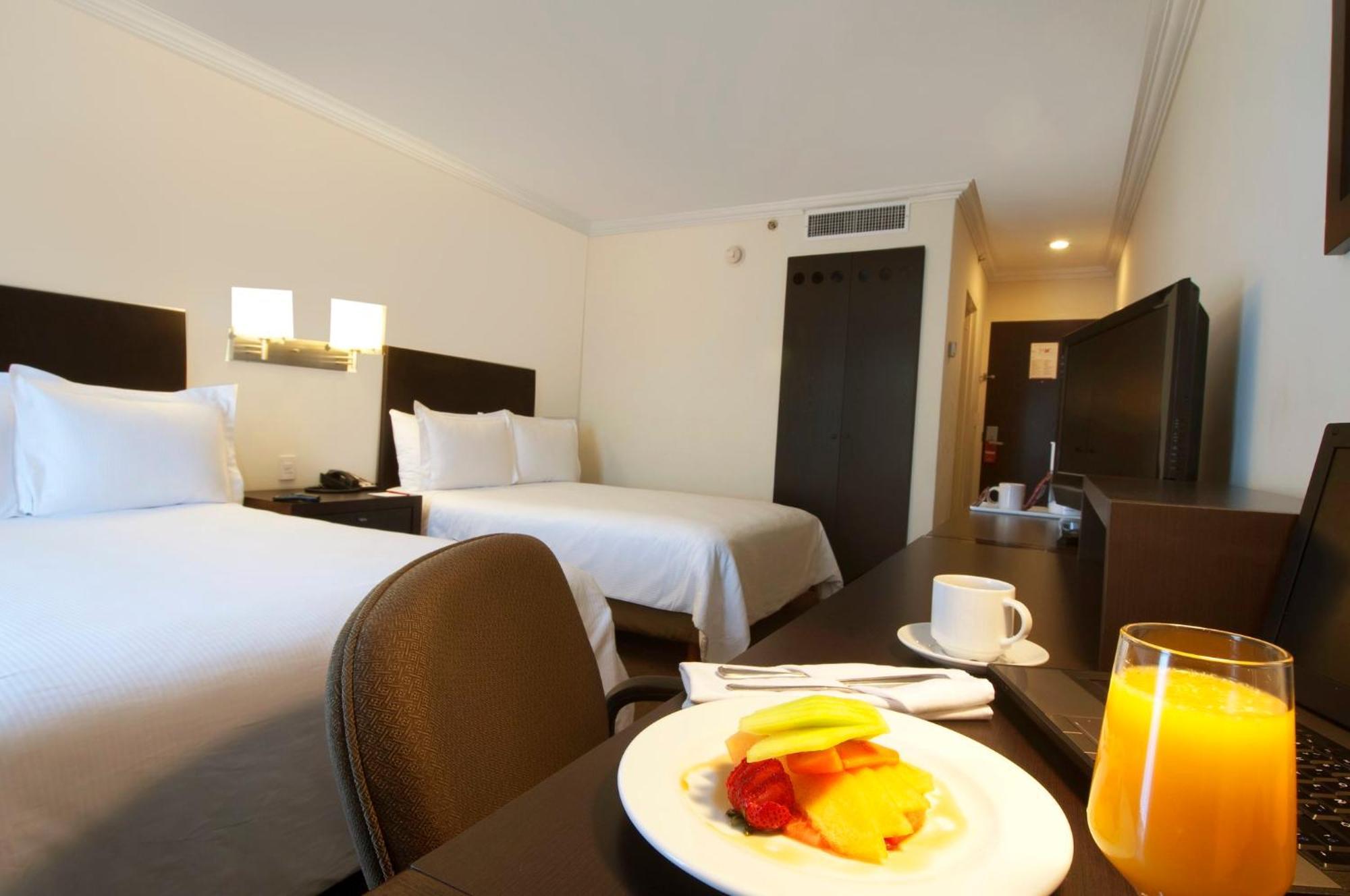 Fiesta Inn Toluca Centro Εξωτερικό φωτογραφία
