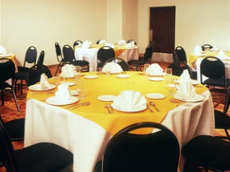 Fiesta Inn Toluca Centro Εξωτερικό φωτογραφία