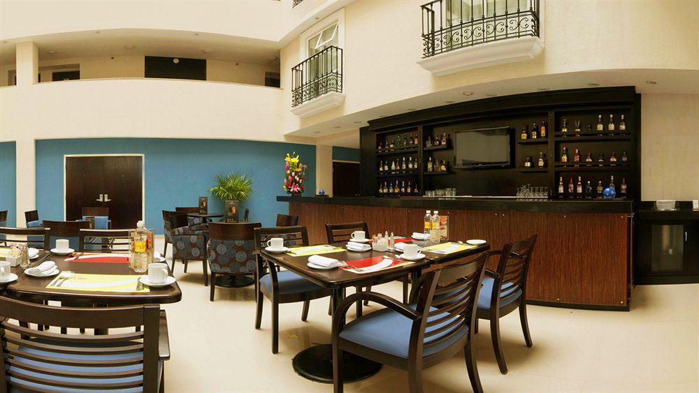 Fiesta Inn Toluca Centro Εξωτερικό φωτογραφία